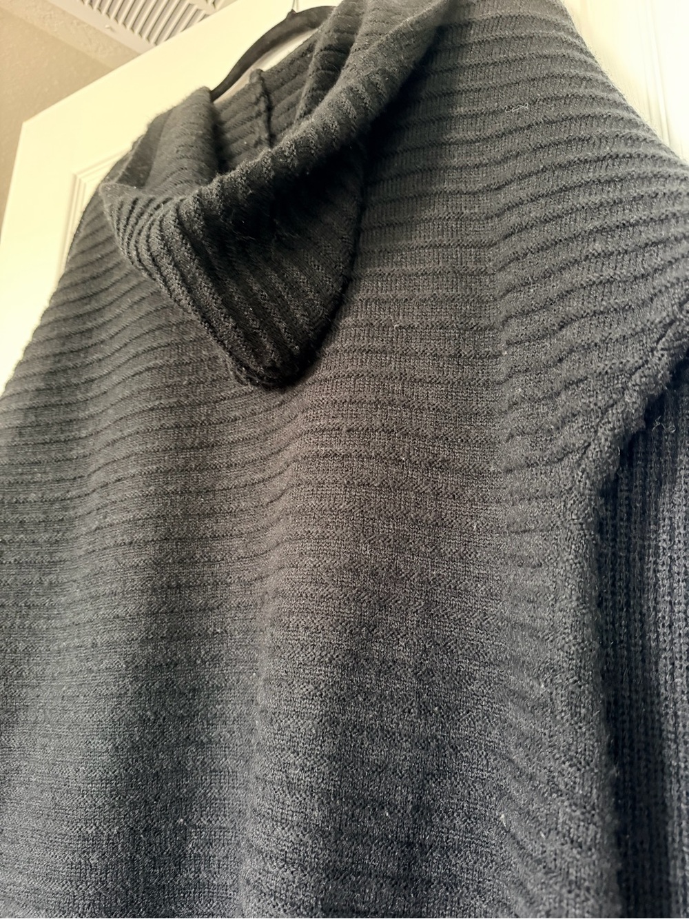 Cozy Black Hooded Knit Sweater - Picture 4 of 6
